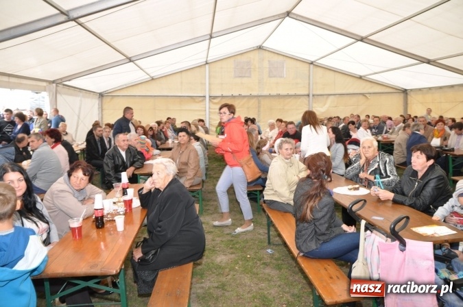 Zdjęcie w galerii na portalu naszraciborz.pl: Barwny korowód, występy i tańce – tak gminne dożynki zorganizowały Łańce wiadomości z regionu