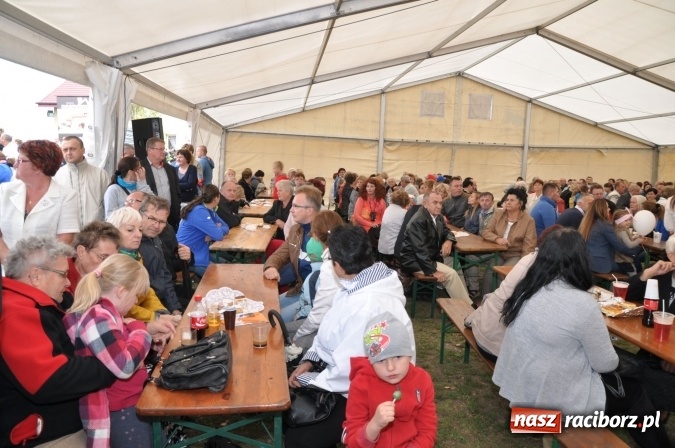 Zdjęcie w galerii na portalu naszraciborz.pl: Barwny korowód, występy i tańce – tak gminne dożynki zorganizowały Łańce wiadomości z regionu