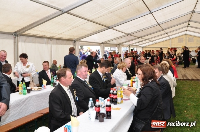 Zdjęcie w galerii na portalu naszraciborz.pl: Barwny korowód, występy i tańce – tak gminne dożynki zorganizowały Łańce wiadomości z regionu