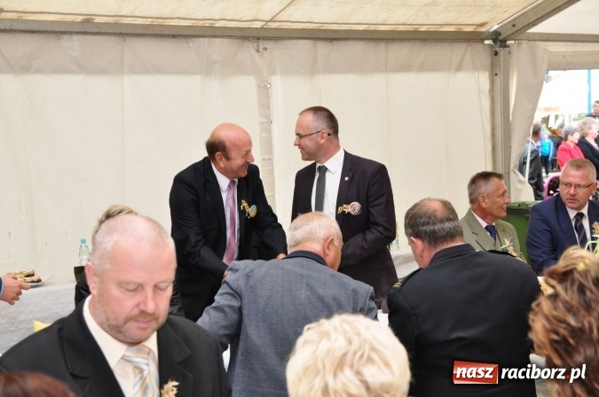 Zdjęcie w galerii na portalu naszraciborz.pl: Barwny korowód, występy i tańce – tak gminne dożynki zorganizowały Łańce wiadomości z regionu