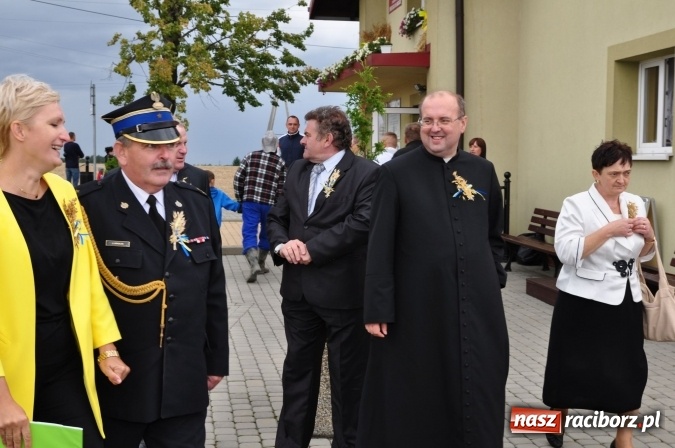 Zdjęcie w galerii na portalu naszraciborz.pl: Barwny korowód, występy i tańce – tak gminne dożynki zorganizowały Łańce wiadomości z regionu