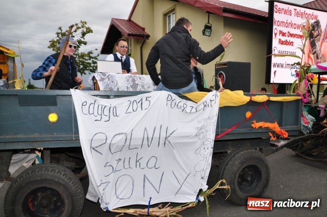 Zdjęcie w galerii na portalu naszraciborz.pl: Barwny korowód, występy i tańce – tak gminne dożynki zorganizowały Łańce wiadomości z regionu