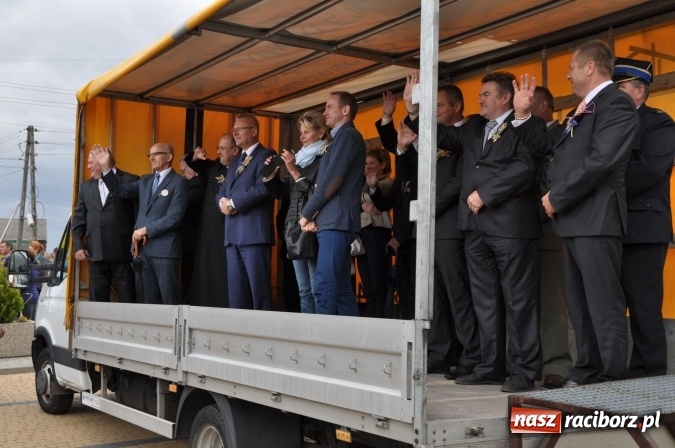 Zdjęcie w galerii na portalu naszraciborz.pl: Barwny korowód, występy i tańce – tak gminne dożynki zorganizowały Łańce wiadomości z regionu