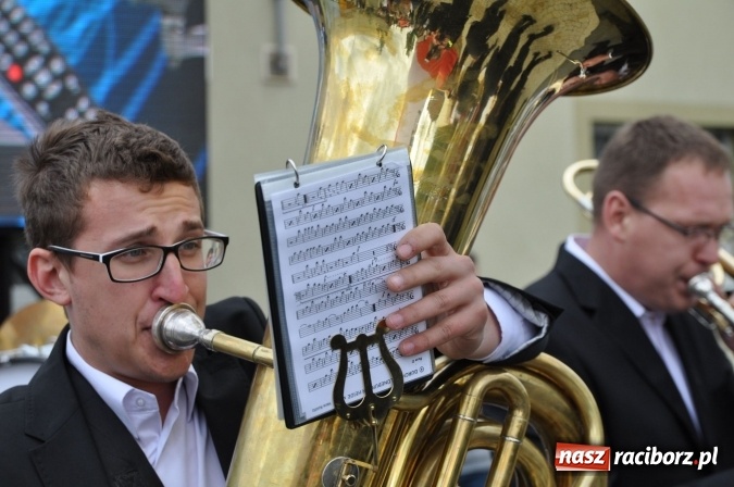 Zdjęcie w galerii na portalu naszraciborz.pl: Barwny korowód, występy i tańce – tak gminne dożynki zorganizowały Łańce wiadomości z regionu