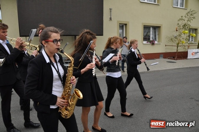Zdjęcie w galerii na portalu naszraciborz.pl: Barwny korowód, występy i tańce – tak gminne dożynki zorganizowały Łańce wiadomości z regionu