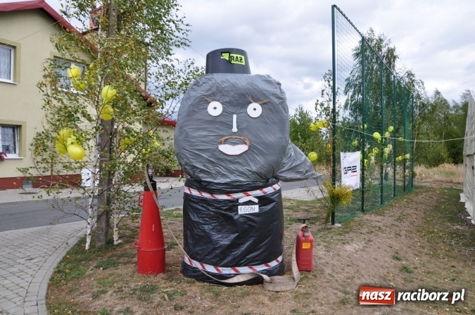 Zdjęcie w galerii na portalu naszraciborz.pl: Barwny korowód, występy i tańce – tak gminne dożynki zorganizowały Łańce wiadomości z regionu