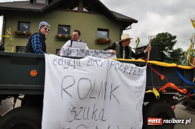 Zdjęcie w galerii na portalu naszraciborz.pl: Barwny korowód, występy i tańce – tak gminne dożynki zorganizowały Łańce wiadomości z regionu