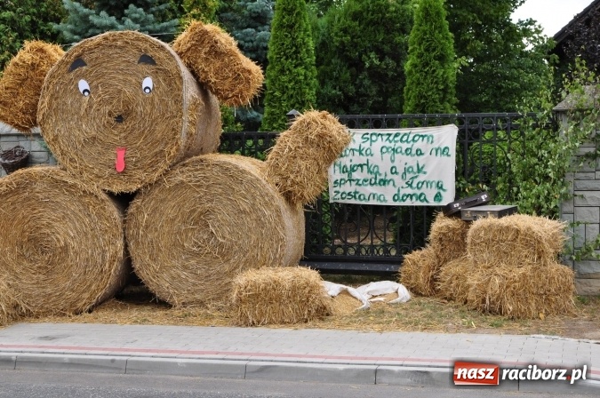 Zdjęcie w galerii na portalu naszraciborz.pl: Barwny korowód, występy i tańce – tak gminne dożynki zorganizowały Łańce wiadomości z regionu