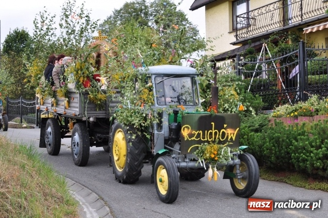 Zdjęcie w galerii na portalu naszraciborz.pl: Barwny korowód, występy i tańce – tak gminne dożynki zorganizowały Łańce wiadomości z regionu