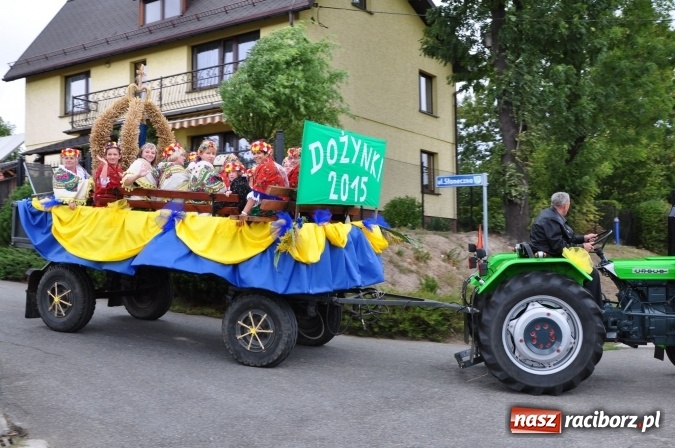 Zdjęcie w galerii na portalu naszraciborz.pl: Barwny korowód, występy i tańce – tak gminne dożynki zorganizowały Łańce wiadomości z regionu