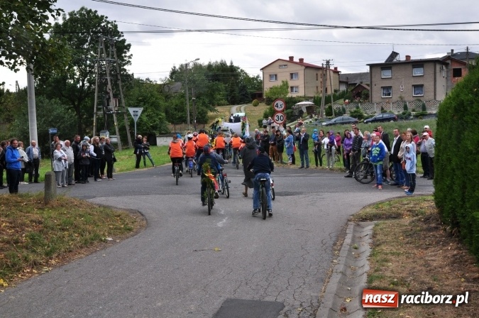 Zdjęcie w galerii na portalu naszraciborz.pl: Barwny korowód, występy i tańce – tak gminne dożynki zorganizowały Łańce wiadomości z regionu