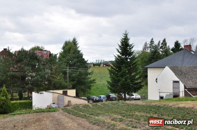 Zdjęcie w galerii na portalu naszraciborz.pl: Barwny korowód, występy i tańce – tak gminne dożynki zorganizowały Łańce wiadomości z regionu