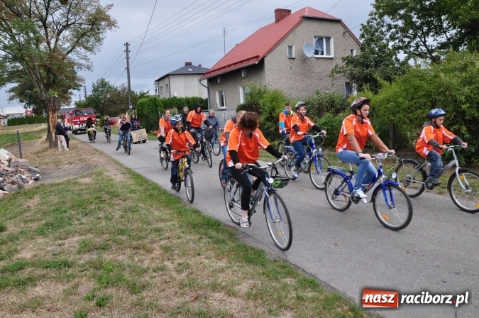 Zdjęcie w galerii na portalu naszraciborz.pl: Barwny korowód, występy i tańce – tak gminne dożynki zorganizowały Łańce wiadomości z regionu