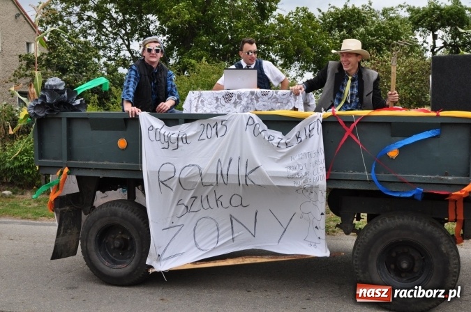 Zdjęcie w galerii na portalu naszraciborz.pl: Barwny korowód, występy i tańce – tak gminne dożynki zorganizowały Łańce wiadomości z regionu