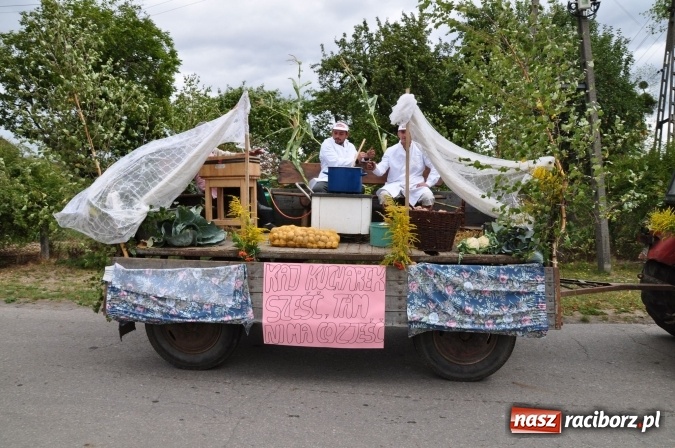 Zdjęcie w galerii na portalu naszraciborz.pl: Barwny korowód, występy i tańce – tak gminne dożynki zorganizowały Łańce wiadomości z regionu