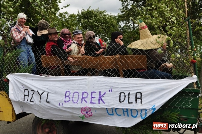 Zdjęcie w galerii na portalu naszraciborz.pl: Barwny korowód, występy i tańce – tak gminne dożynki zorganizowały Łańce wiadomości z regionu