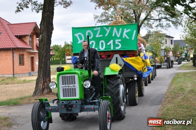 Zdjęcie w galerii na portalu naszraciborz.pl: Barwny korowód, występy i tańce – tak gminne dożynki zorganizowały Łańce wiadomości z regionu