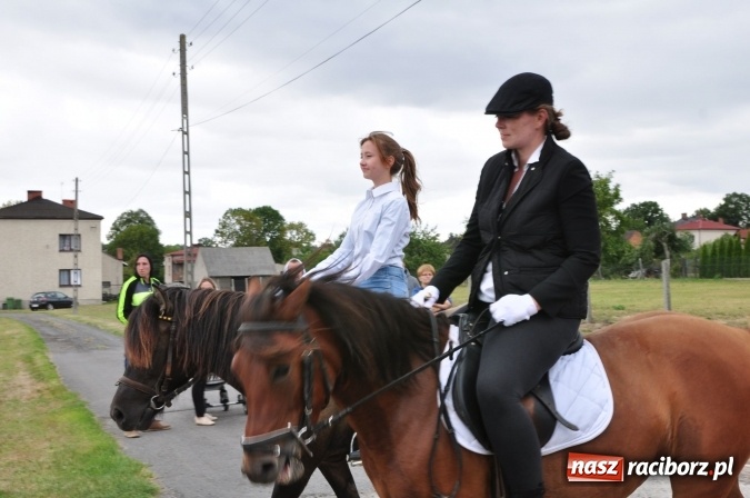 Zdjęcie w galerii na portalu naszraciborz.pl: Barwny korowód, występy i tańce – tak gminne dożynki zorganizowały Łańce wiadomości z regionu