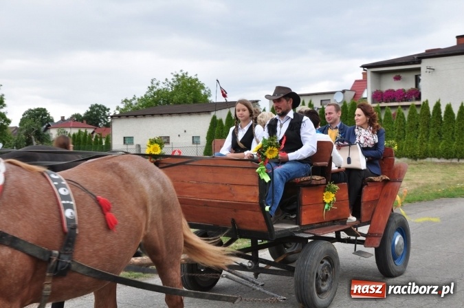 Zdjęcie w galerii na portalu naszraciborz.pl: Barwny korowód, występy i tańce – tak gminne dożynki zorganizowały Łańce wiadomości z regionu
