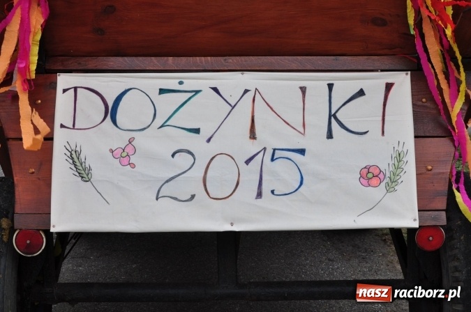 Zdjęcie w galerii na portalu naszraciborz.pl: Barwny korowód, występy i tańce – tak gminne dożynki zorganizowały Łańce wiadomości z regionu