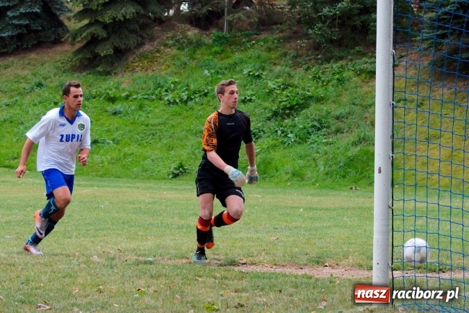 Zdjęcie w galerii na portalu naszraciborz.pl: Totalny antyfutbol w Gamowie. Koziołki zgarnęły komplet punktów wiadomości z regionu