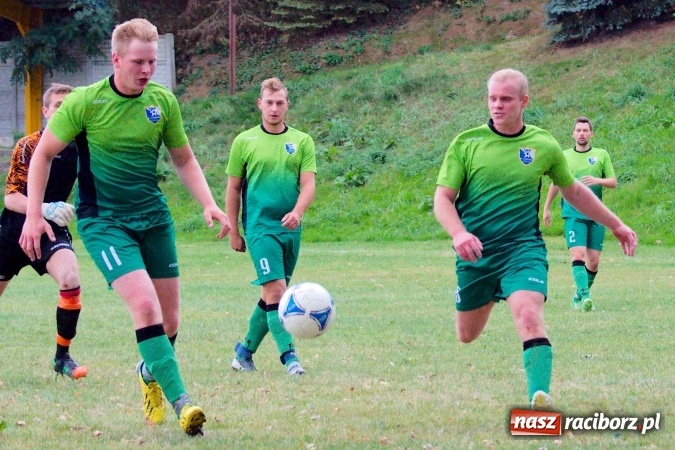 Zdjęcie w galerii na portalu naszraciborz.pl: Totalny antyfutbol w Gamowie. Koziołki zgarnęły komplet punktów wiadomości z regionu