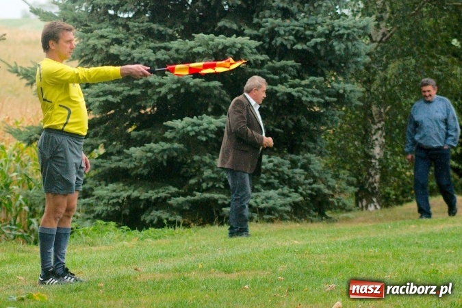 Zdjęcie w galerii na portalu naszraciborz.pl: Totalny antyfutbol w Gamowie. Koziołki zgarnęły komplet punktów wiadomości z regionu