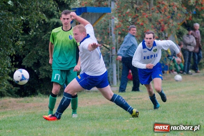 Zdjęcie w galerii na portalu naszraciborz.pl: Totalny antyfutbol w Gamowie. Koziołki zgarnęły komplet punktów wiadomości z regionu