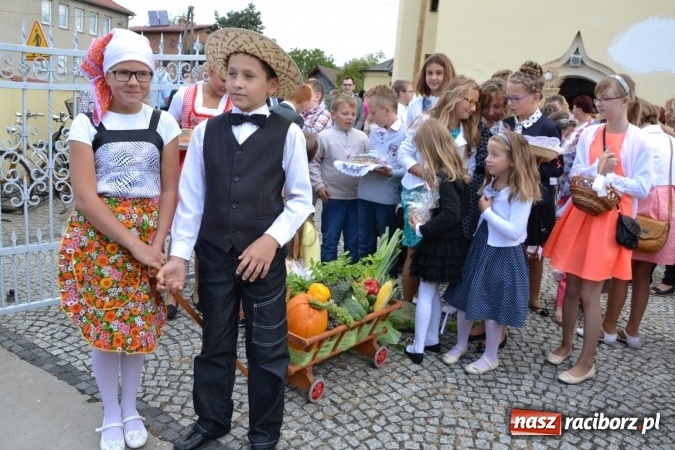 Zdjęcie w galerii na portalu naszraciborz.pl: Dożynki 2015 - w Krzyżanowicach najpierw tradycja, potem dobra zabawa wiadomości z regionu