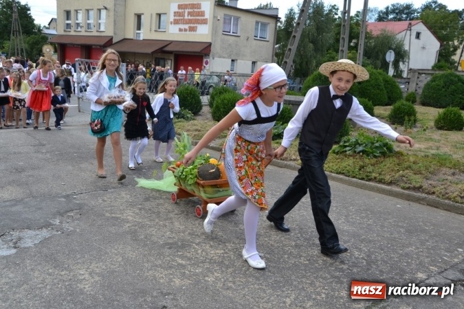 Zdjęcie w galerii na portalu naszraciborz.pl: Dożynki 2015 - w Krzyżanowicach najpierw tradycja, potem dobra zabawa wiadomości z regionu