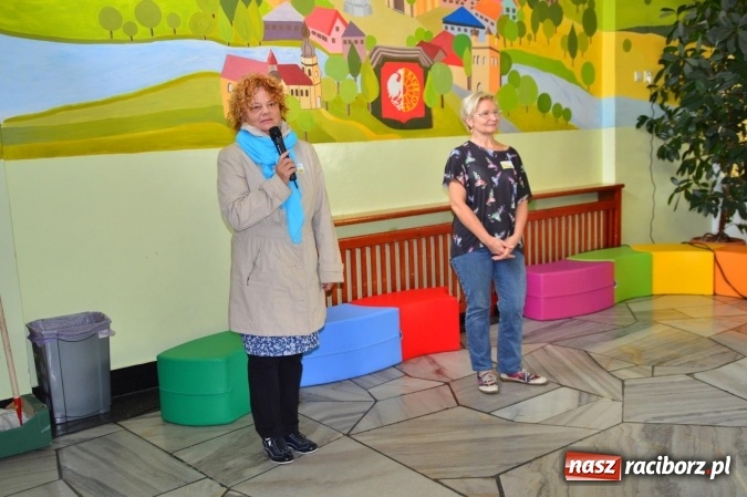 Zdjęcie w galerii na portalu naszraciborz.pl: Dzieci z Zespołu Szk&oacute;ł Specjalnych tworzą pola nadziei wraz z Hospicjum im. św. J&oacute;zefa wiadomości z regionu