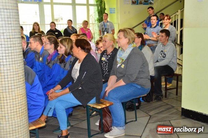 Zdjęcie w galerii na portalu naszraciborz.pl: Dzieci z Zespołu Szk&oacute;ł Specjalnych tworzą pola nadziei wraz z Hospicjum im. św. J&oacute;zefa wiadomości z regionu