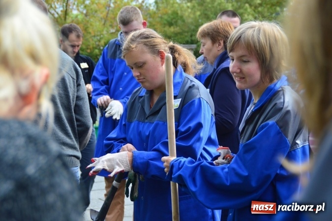Zdjęcie w galerii na portalu naszraciborz.pl: Dzieci z Zespołu Szk&oacute;ł Specjalnych tworzą pola nadziei wraz z Hospicjum im. św. J&oacute;zefa wiadomości z regionu