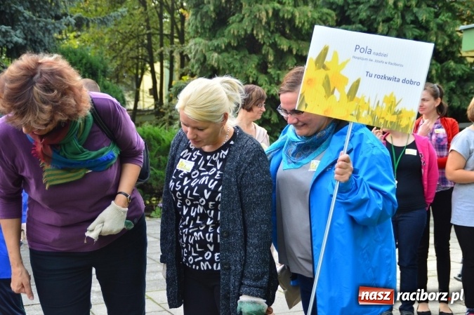 Zdjęcie w galerii na portalu naszraciborz.pl: Dzieci z Zespołu Szk&oacute;ł Specjalnych tworzą pola nadziei wraz z Hospicjum im. św. J&oacute;zefa wiadomości z regionu