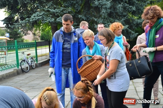 Zdjęcie w galerii na portalu naszraciborz.pl: Dzieci z Zespołu Szk&oacute;ł Specjalnych tworzą pola nadziei wraz z Hospicjum im. św. J&oacute;zefa wiadomości z regionu
