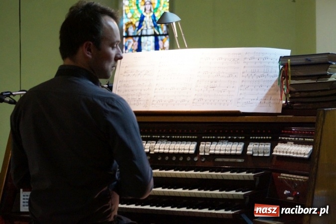 Zdjęcie w galerii na portalu naszraciborz.pl: Kałudi Kałudow wystąpił w kościele farnym  wiadomości z regionu