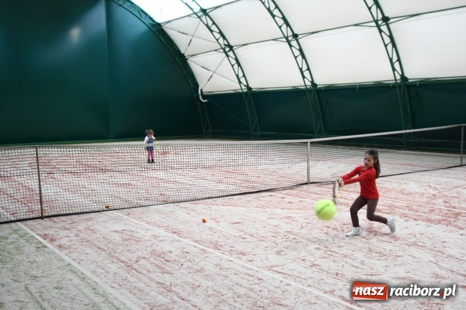 Zdjęcie w galerii na portalu naszraciborz.pl: Tenis sposobem na aktywny rozwój i świetną zabawę. Już dziś zapisz się do szkoły tenisa! wiadomości z regionu