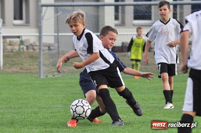 Zdjęcie w galerii na portalu naszraciborz.pl: Orliki: Trzy punkty zostały w Studziennej wiadomości z regionu