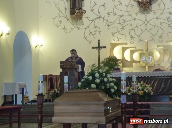 Zdjęcie w galerii na portalu naszraciborz.pl: Zmarł Jan Socha, dyrektor SP 8 i pierwszej Szkoły Mistrzostwa Sportowego wiadomości z regionu