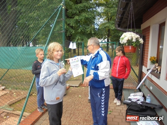 Zdjęcie w galerii na portalu naszraciborz.pl: Na korcie Rafako rozegrano tenisowy turniej w grupie szkół podstawowych wiadomości z regionu