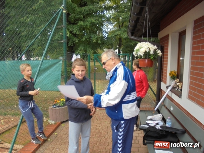 Zdjęcie w galerii na portalu naszraciborz.pl: Na korcie Rafako rozegrano tenisowy turniej w grupie szkół podstawowych wiadomości z regionu