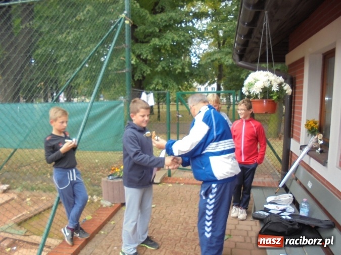 Zdjęcie w galerii na portalu naszraciborz.pl: Na korcie Rafako rozegrano tenisowy turniej w grupie szkół podstawowych wiadomości z regionu