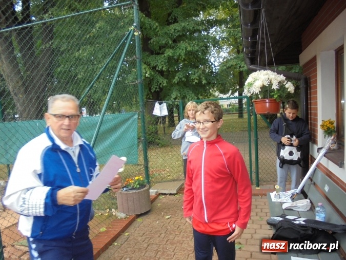 Zdjęcie w galerii na portalu naszraciborz.pl: Na korcie Rafako rozegrano tenisowy turniej w grupie szkół podstawowych wiadomości z regionu