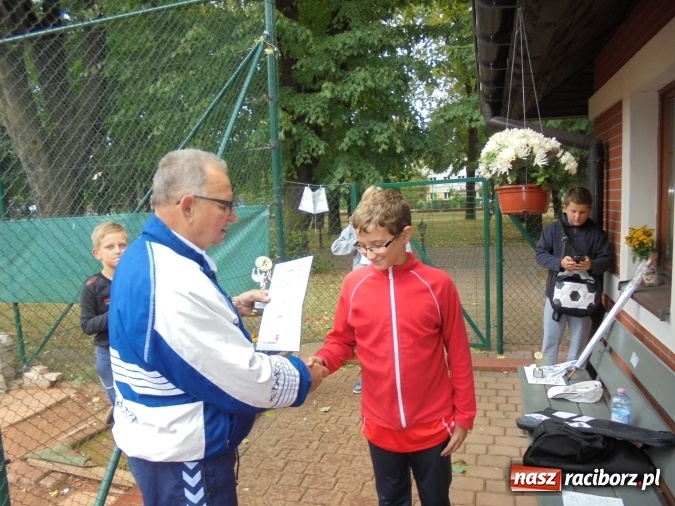 Zdjęcie w galerii na portalu naszraciborz.pl: Na korcie Rafako rozegrano tenisowy turniej w grupie szkół podstawowych wiadomości z regionu