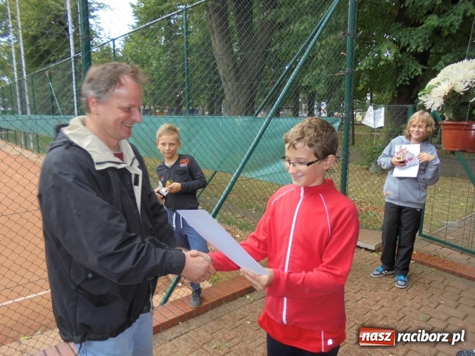 Zdjęcie w galerii na portalu naszraciborz.pl: Na korcie Rafako rozegrano tenisowy turniej w grupie szkół podstawowych wiadomości z regionu