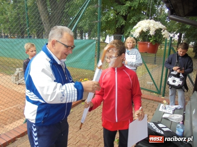 Zdjęcie w galerii na portalu naszraciborz.pl: Na korcie Rafako rozegrano tenisowy turniej w grupie szkół podstawowych wiadomości z regionu