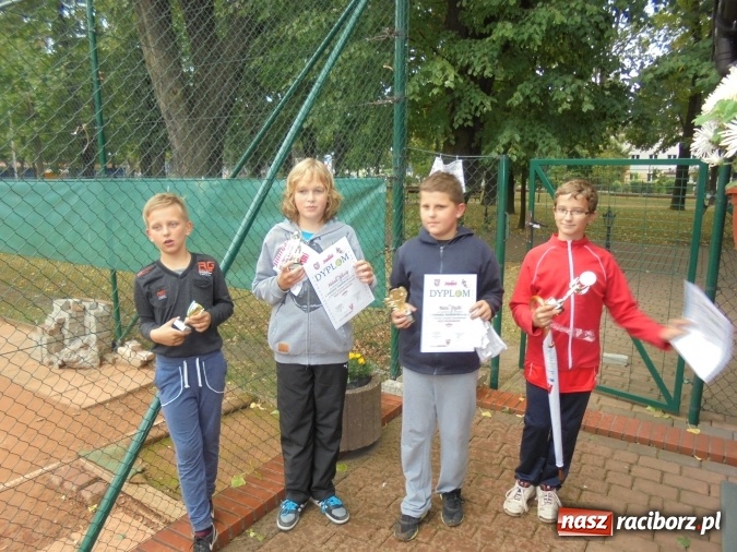Zdjęcie w galerii na portalu naszraciborz.pl: Na korcie Rafako rozegrano tenisowy turniej w grupie szkół podstawowych wiadomości z regionu