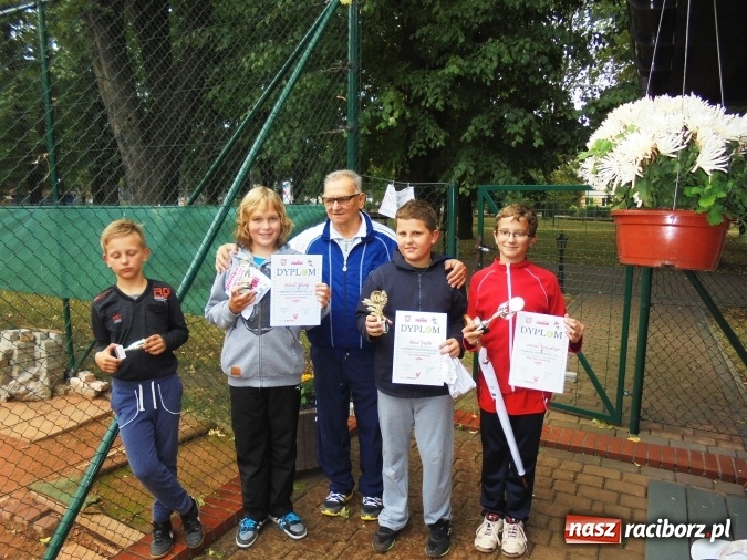 Zdjęcie w galerii na portalu naszraciborz.pl: Na korcie Rafako rozegrano tenisowy turniej w grupie szkół podstawowych wiadomości z regionu