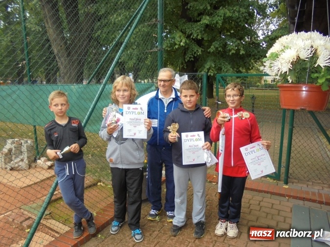 Zdjęcie w galerii na portalu naszraciborz.pl: Na korcie Rafako rozegrano tenisowy turniej w grupie szkół podstawowych wiadomości z regionu