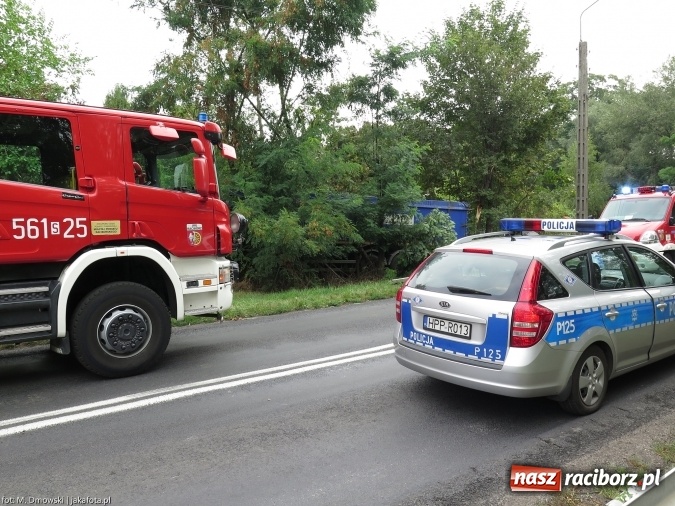Zdjęcie w galerii na portalu naszraciborz.pl: TIR staranował barierki i uderzył w drzewo na ul. Rybnickiej wiadomości z regionu